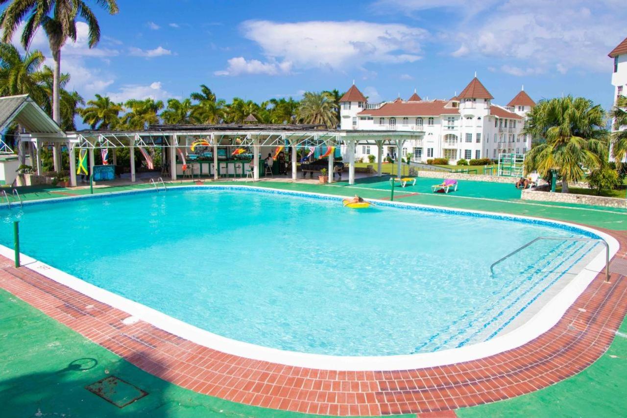 Malibu Ocean View Studio Apartment Montego Bay Exterior photo